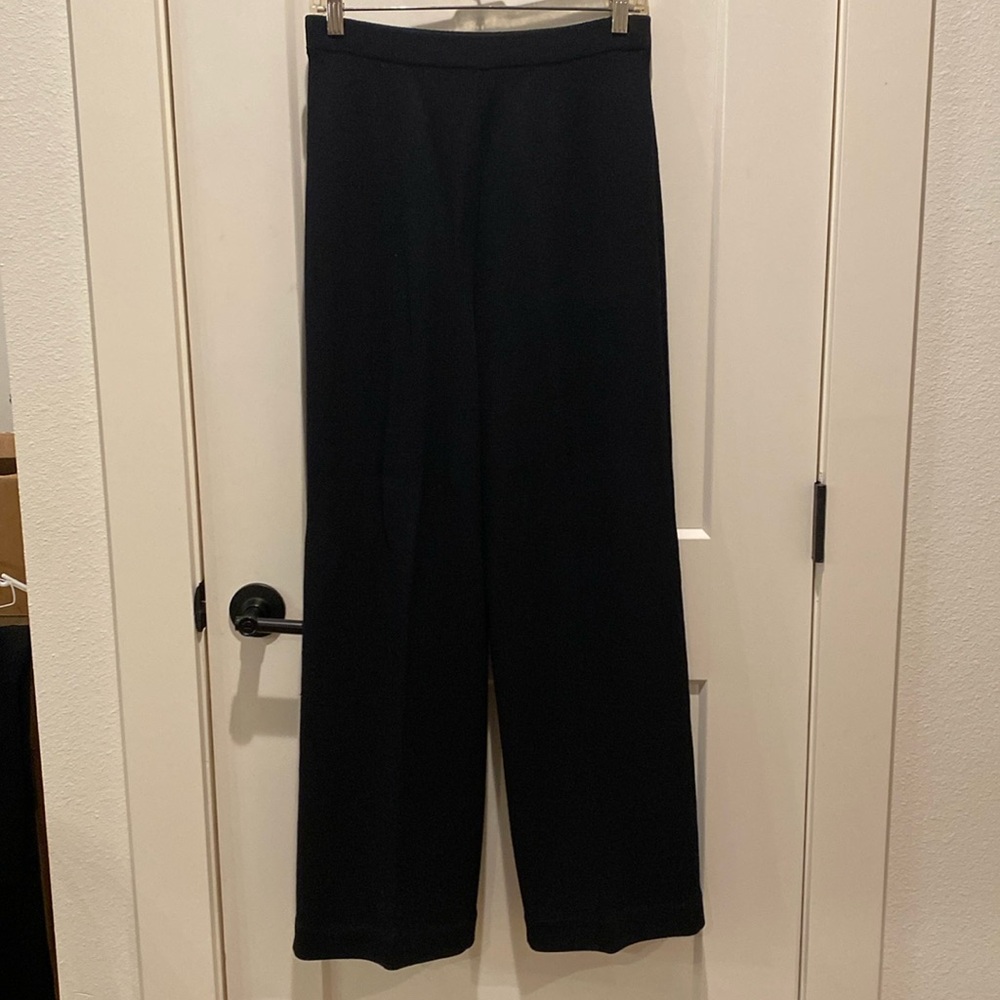 St. John‎ Basics Ladies Wide Leg Pant.  80% Wool/20% Rayon.  Size 10.